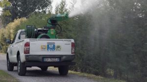 Disinfestazione zanzare con atomizzatore pick-up
